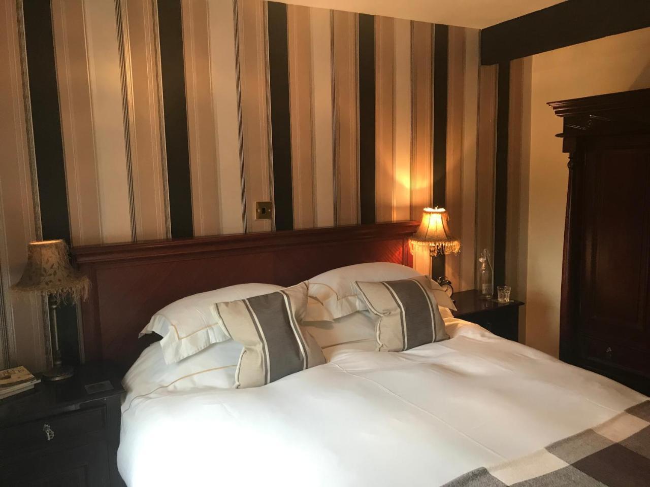 Bed and Breakfast The Kings Arms Мелтон-Моубрей Экстерьер фото